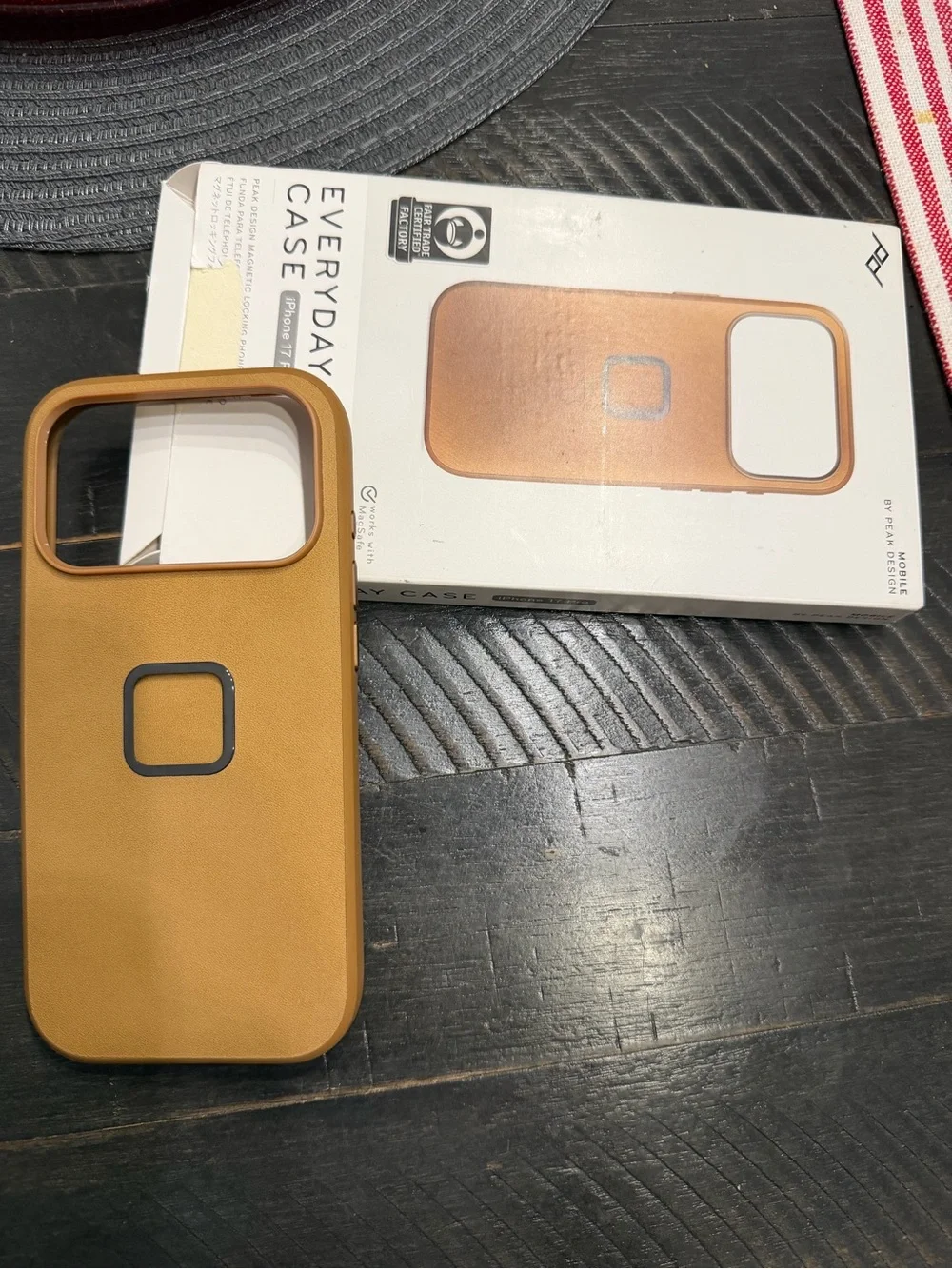 Peak Design Everyday SlimLink Case for iPhone – Brown